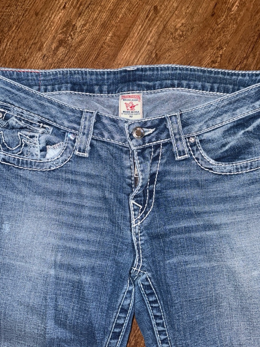 Women’s True Religion Blue Wash Flared Jeans - Picture 4 of 6
